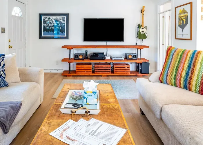 Hip Island House