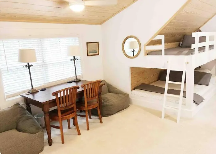 Liz Lane Cottage- Entire Guesthouse