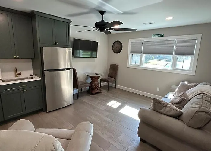 Cozy Couples Retreat 10 Minutes To Beach & Downtown
