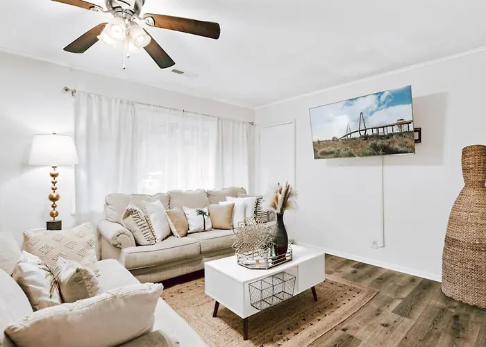 Charleston Comfort And Style, Centrally Located