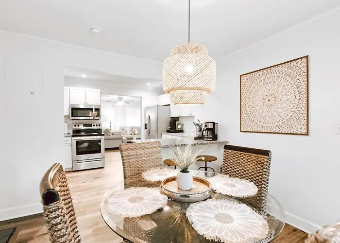 Charleston Comfort And Style, Centrally Located